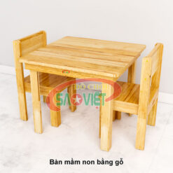 bàn vuông montessori mầm non bằng gỗ 2 chỗ S013VF3