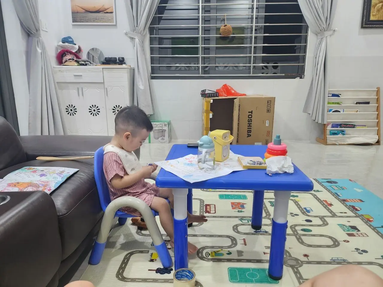bàn học cho bé hình vuông tăng giảm chiều cao S013NF
