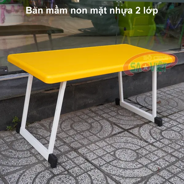 bàn mầm non mặt nhựa 2 lớp chân gấp gọn S013VB vàng