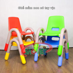 ghế nhà trẻ có tay vịn bằng nhựa đúc S012NB