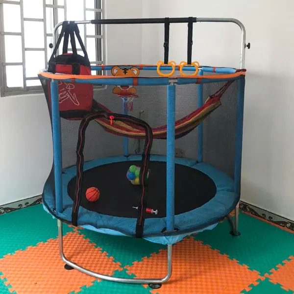 sàn nhún lò xo trampoline màu xanh